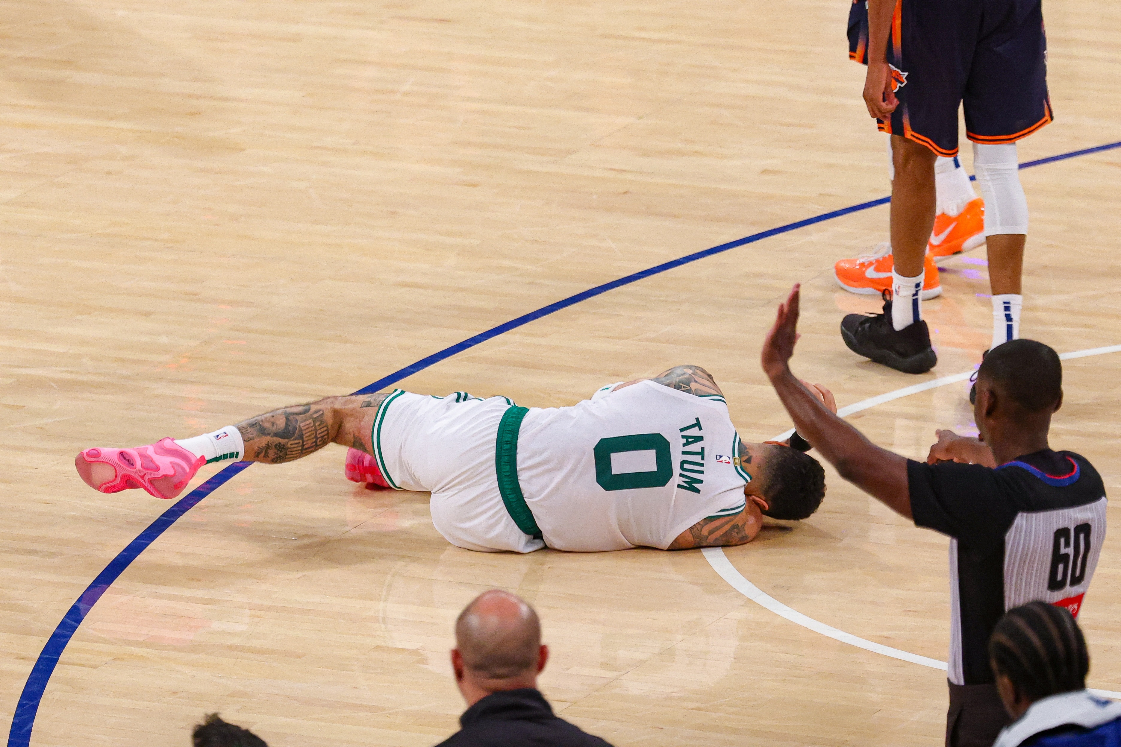 NBA常规赛今晚再迎强敌;波士顿凯尔特人绝杀压哨;主帅态度——悬念犹存;心理建设被强调的简单介绍 NBA常规赛今晚再迎强敌;波士顿凯尔特人绝杀压哨;主帅态度——悬念犹存;心理建设被强调的简单介绍