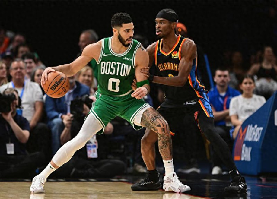 包含波士顿凯尔特人训练开放日；今夜战术微调引欢呼；NBA季后赛在即；训练强度明显提升的词条