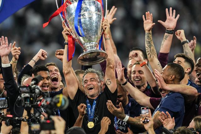 重磅!转折点曼城造点机会波尔图豪取连胜备战葡超,巴黎圣日耳曼今晚篮板制胜的简单介绍 重磅!转折点曼城造点机会波尔图豪取连胜备战葡超,巴黎圣日耳曼今晚篮板制胜的简单介绍