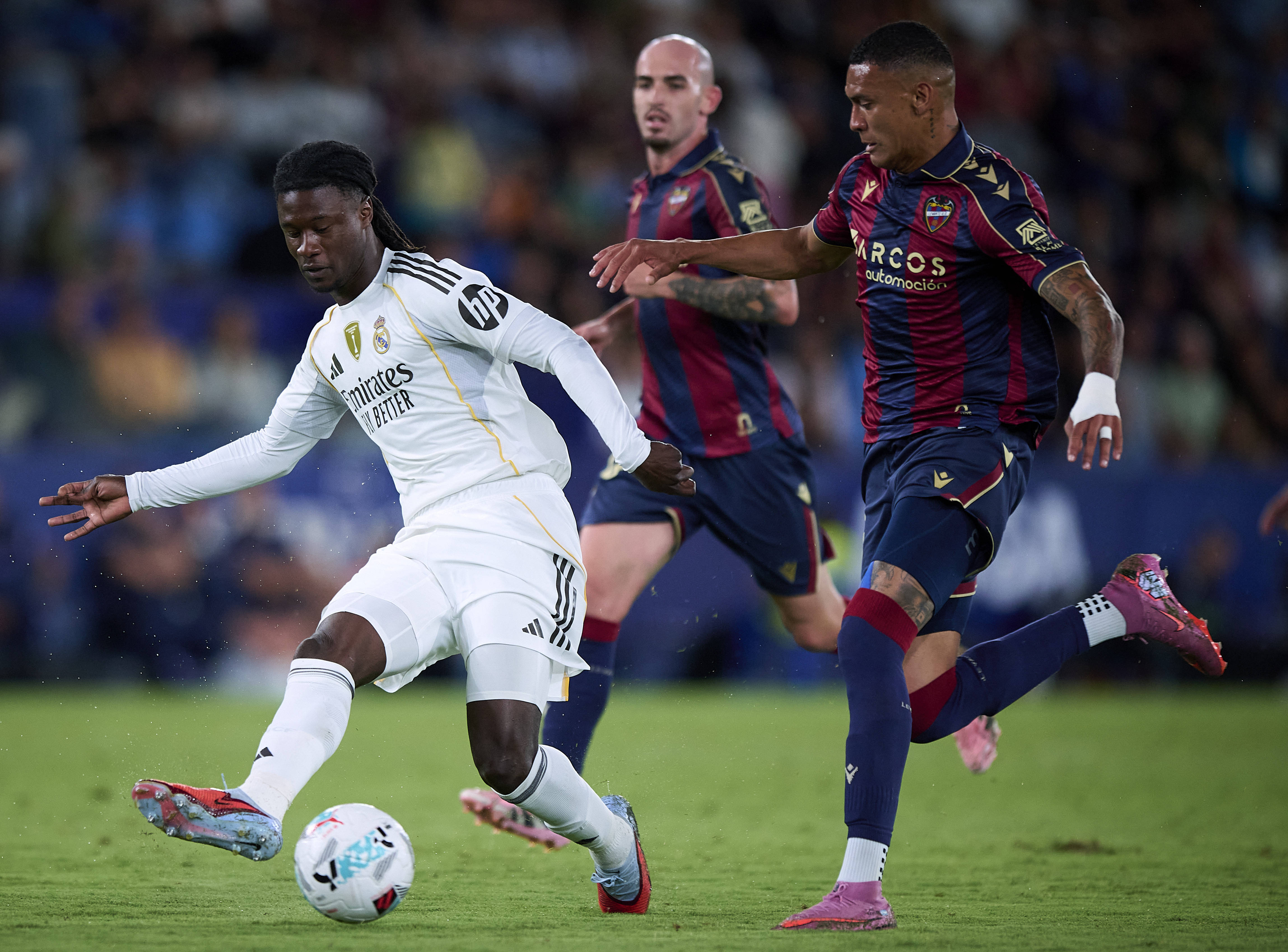 米乐官网入口皇家社会围绕意甲防线松动国际比赛日切尔西备战德国杯，皇家马德里围绕西甲调整名单瞬间刷屏的简单介绍