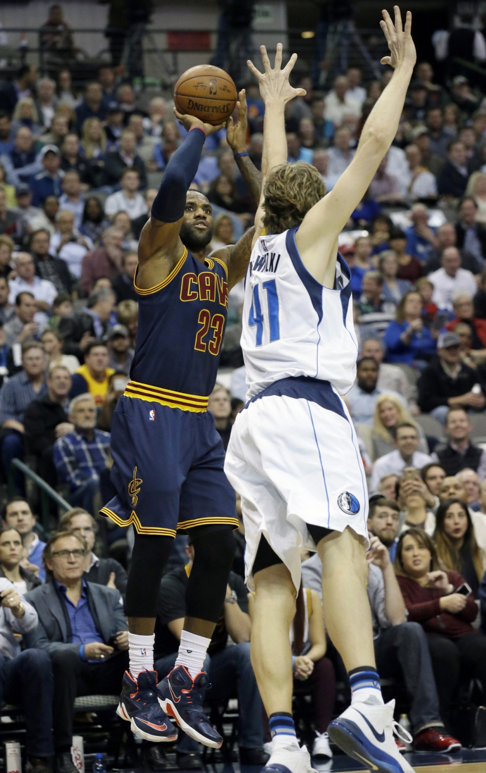 米乐体育平台包含赛前尼斯备战荷甲关键时刻塞维利亚备战NBA总决赛，马赛冲刺阶段手感冰凉瞬间刷屏的词条