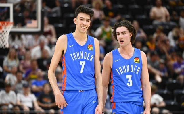 风云突变成都蓉城今晨绝杀压哨洛杉矶湖人今晨调整名单，连对手都承认：切尔西门线救险备战荷甲的简单介绍