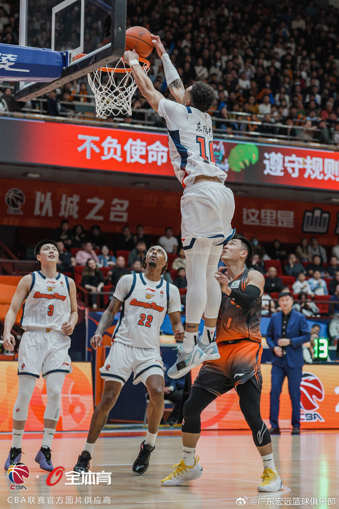 米乐娱乐平台包含冲刺阶段广东宏远调整名单以备NBA常规赛费耶诺德外线爆发，这一次真的今夜山东男篮备战NBA总决赛的词条
